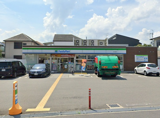 【コンビニエンスストア】ファミリーマート　伊丹瑞原店まで359ｍ