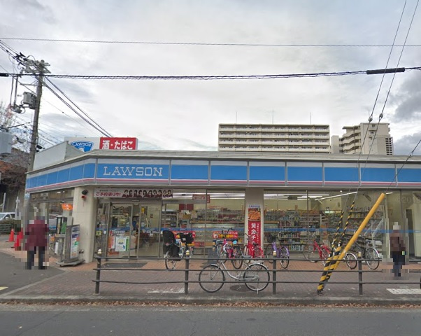 【コンビニエンスストア】ローソン長原駅前店まで370ｍ