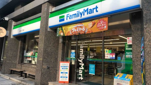 【コンビニエンスストア】ファミリーマート　淡路町三丁目店まで390ｍ