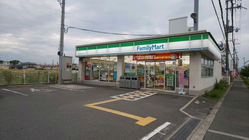 【コンビニエンスストア】ファミリーマート　松原新堂四丁目店まで813ｍ