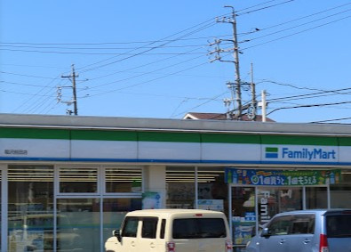 【コンビニエンスストア】ファミリーマート　稲沢前田店まで411ｍ