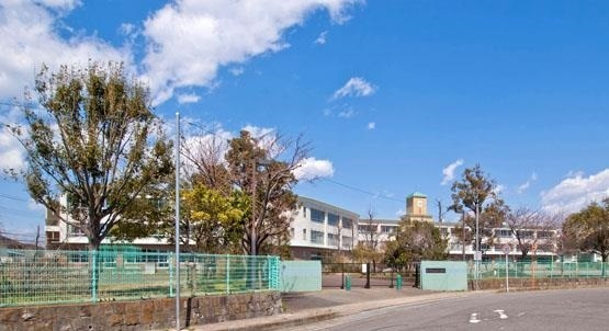 【小学校】寒川町立南小学校まで1300ｍ
