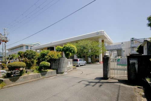 【中学校】高雄中学校まで1406ｍ