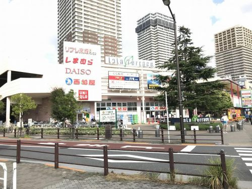【ショッピングセンター】ＬａＬａテラスまで654ｍ