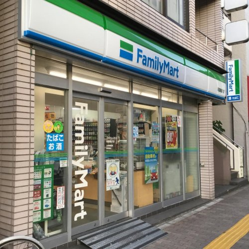 【コンビニエンスストア】ファミリーマート　両国亀沢店まで240ｍ