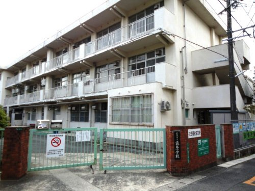 【小学校】北九州市立霧丘小学校まで572ｍ