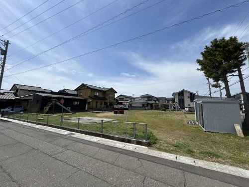 【公園】新田塚中央公園まで385ｍ