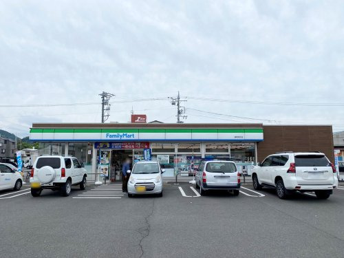 【コンビニエンスストア】ファミリーマート　静岡用宗店まで1365ｍ