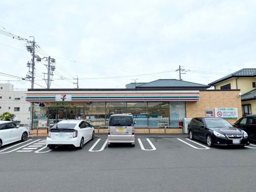 【コンビニエンスストア】セブンイレブン　静岡用宗店まで1013ｍ