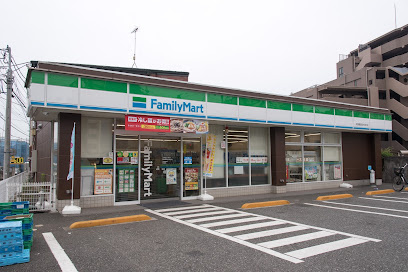 【コンビニエンスストア】ファミリーマート　昭島諏訪松中通り店まで366ｍ