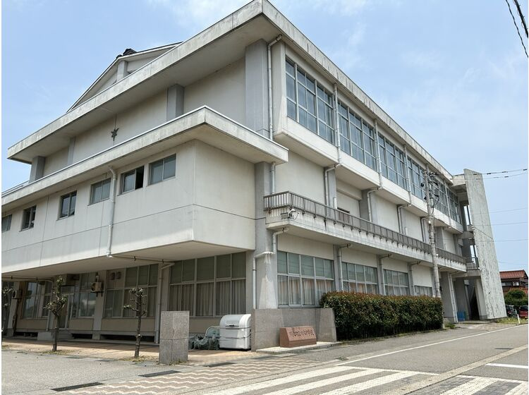 【中学校】川北中学校まで326ｍ