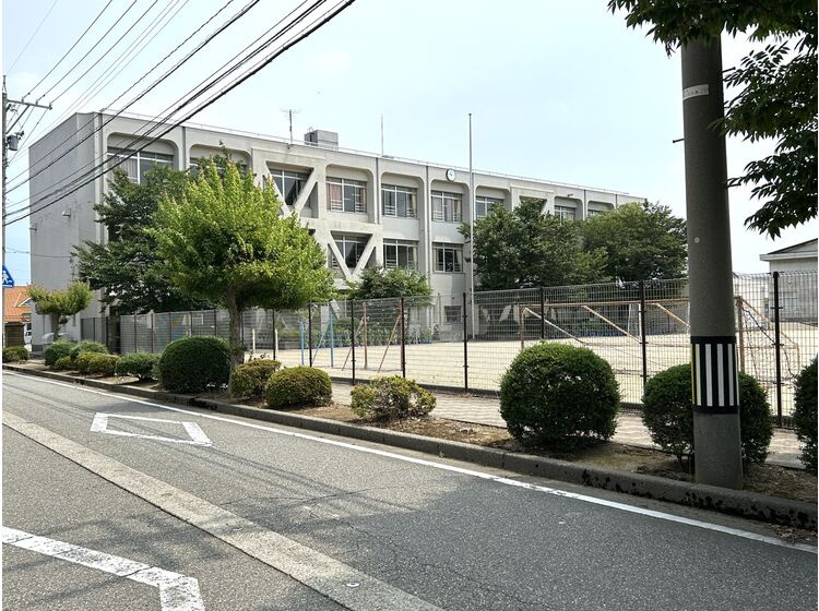 【小学校】川北町立川北小学校まで300ｍ