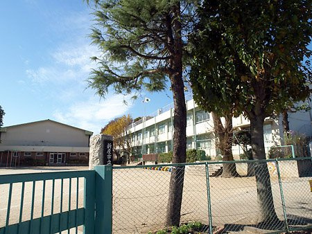 【小学校】新座市立片山小学校まで509ｍ