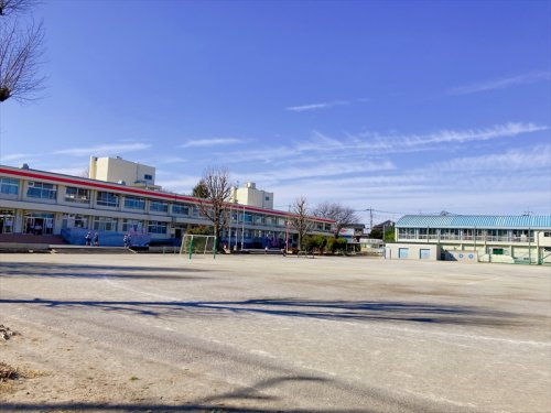 【小学校】富士見市立関沢小学校まで700ｍ