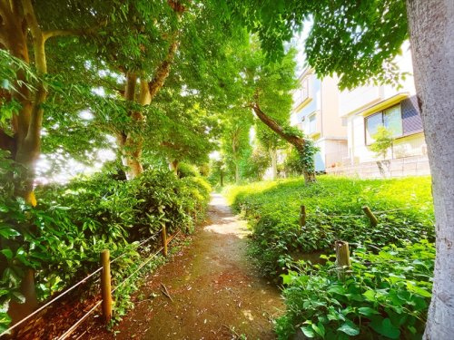 【公園】八ヶ上西緑地公園まで400ｍ