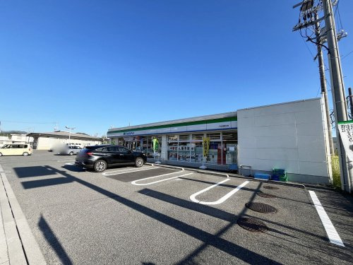 【コンビニエンスストア】ファミリーマート　JR忠海駅前店まで1068ｍ