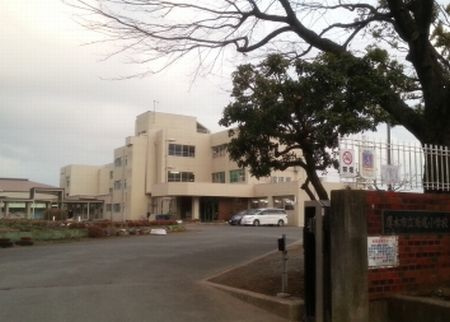 【小学校】厚木市立　鳶尾小学校まで758ｍ