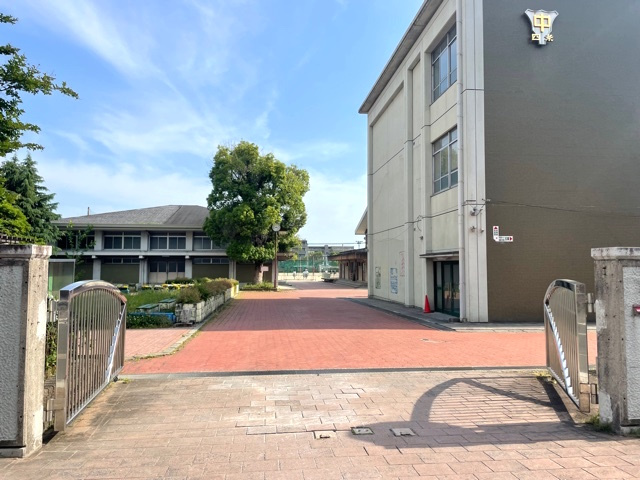 【中学校】四条中学校まで300ｍ