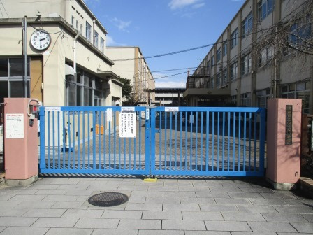 【小学校】山ノ内小学校まで420ｍ