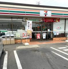 【コンビニエンスストア】セブンイレブン　下館外塚店まで2017ｍ