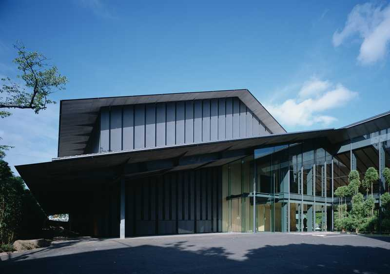 【美術館】　　　根津美術館まで640ｍ