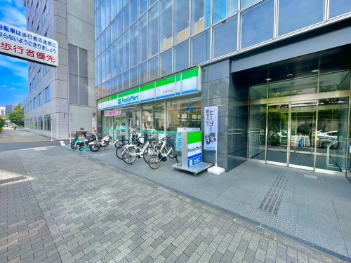 【コンビニエンスストア】ファミリーマート　市谷本村町店まで47ｍ