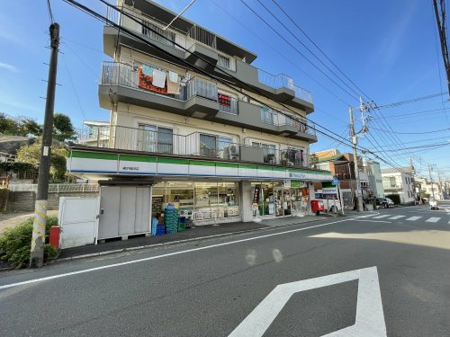 【コンビニエンスストア】ファミリーマート　横浜蒔田店まで69ｍ