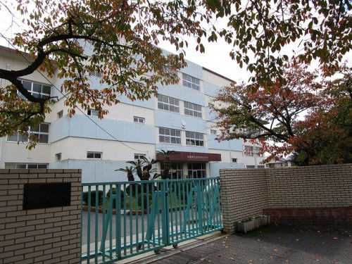 【小学校】五日市南小学校まで1688ｍ