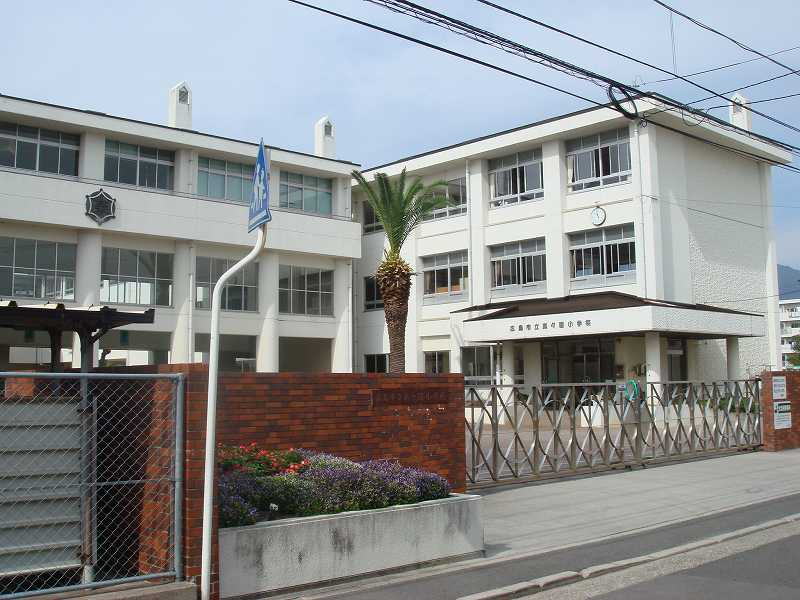 【小学校】楽々園小学校まで1511ｍ
