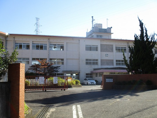 【中学校】玖波中学校まで877ｍ