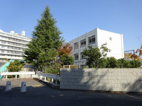 【小学校】鈴が峰小学校まで191ｍ