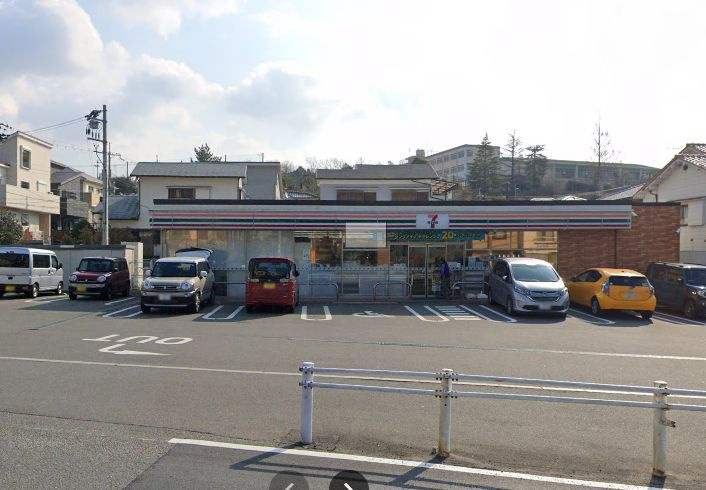 【コンビニエンスストア】セブンイレブン　高槻安岡寺1丁目店まで815ｍ