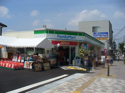 【コンビニエンスストア】ファミリーマート八尾南本町一丁目店まで55ｍ