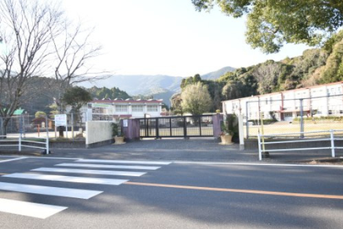 【小学校】鹿屋市立祓川小学校まで283ｍ
