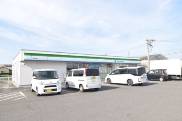 【コンビニエンスストア】ファミリーマート　串良有里店まで195ｍ