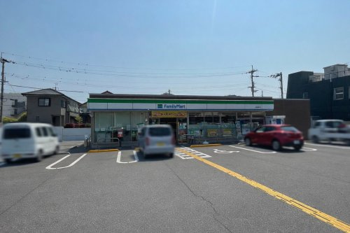 【コンビニエンスストア】ファミリーマート　高知瀬戸店まで813ｍ