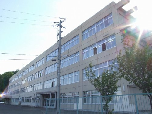 【中学校】札幌市立宮の丘中学校まで650ｍ