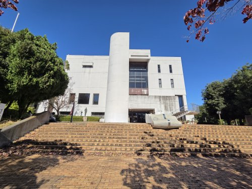 【図書館】桐生市立図書館まで445ｍ
