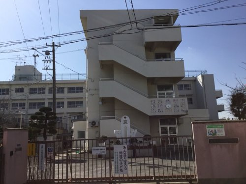 【小学校】大東市立三箇小学校まで501ｍ