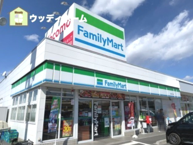 【コンビニエンスストア】ファミリーマート　越谷弥十郎店まで496ｍ