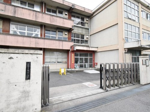 【小学校】桃川小学校まで2700ｍ