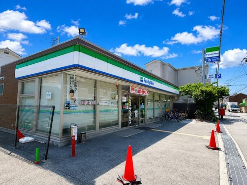 【コンビニエンスストア】ファミリーマート　尼崎大庄北店まで180ｍ