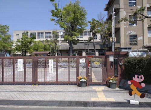 【小学校】尼崎市立武庫の里小学校まで880ｍ
