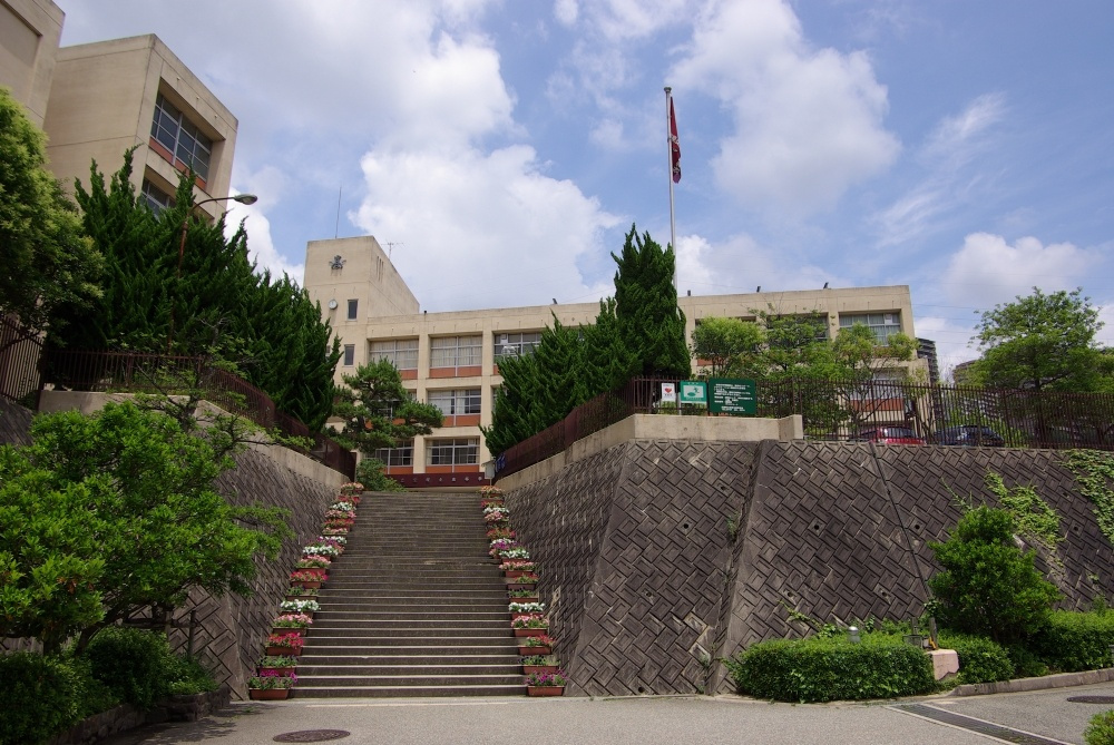 【高校】兵庫県立　宝塚北高等学校まで1442ｍ
