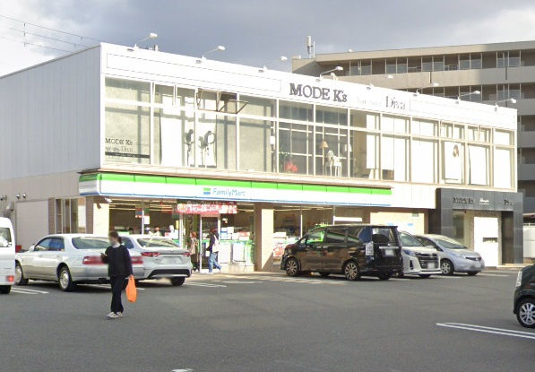 【コンビニエンスストア】ファミリーマート　宝塚栄町店まで576ｍ