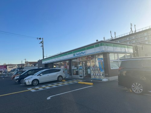 【コンビニエンスストア】ファミリーマート　小浦忠岡東店まで325ｍ