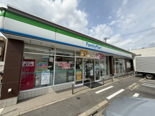 【コンビニエンスストア】ファミリーマート　名東本通三丁目店まで726ｍ
