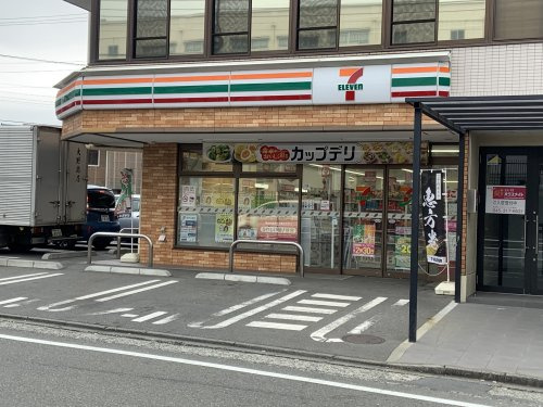 【コンビニエンスストア】セブンイレブン　横浜坂本町店まで923ｍ
