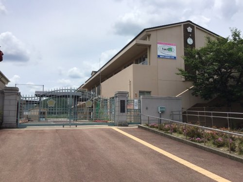 【小学校】亀岡市立曽我部小学校まで860ｍ