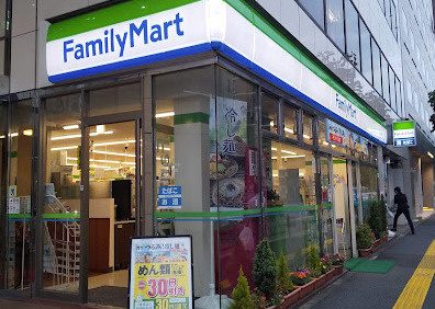 【コンビニエンスストア】ファミリーマート　四谷四丁目店まで309ｍ